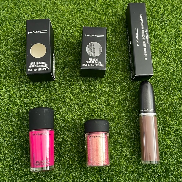🆕 3 Bundle items Mac Cosmetics - Picture 1 of 3